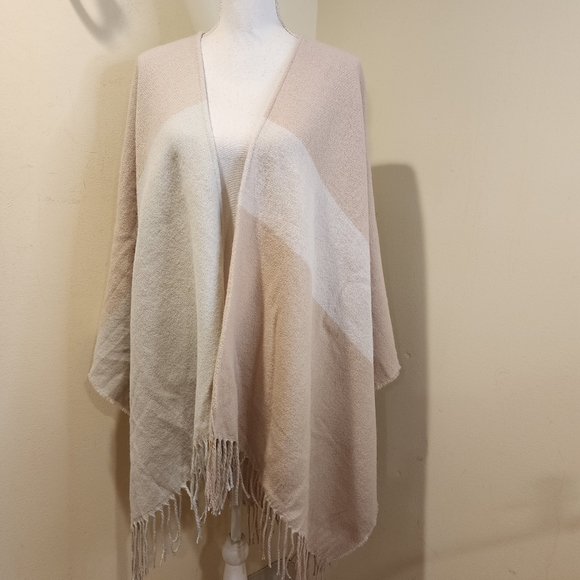 SOIA & KIO Color Block Fringe Poncho - Picture 3 of 10